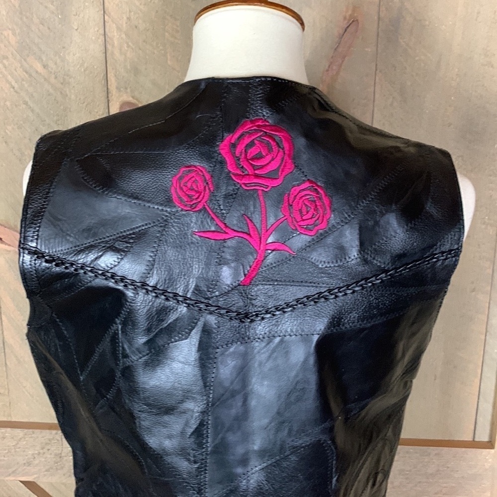 Diamond Plate buffalo leather vest with embroidered flowers Size Medium - Picture 4 of 13